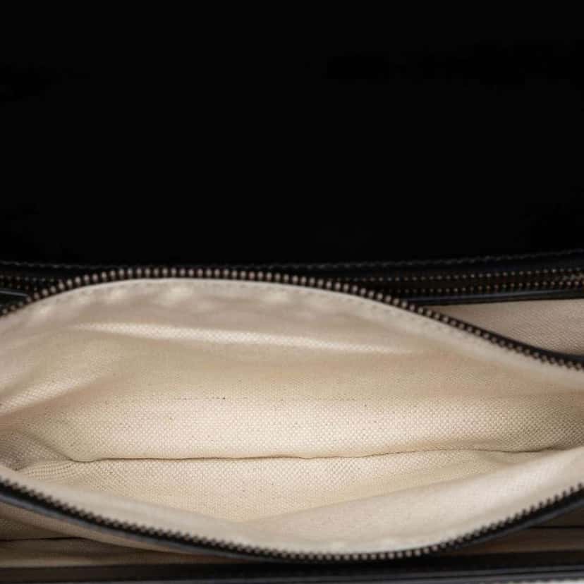 Gucci Medium GG Marmont Leather Malaga Kid Heart Patch Chain Flap Black Leather Very good condition - Model View