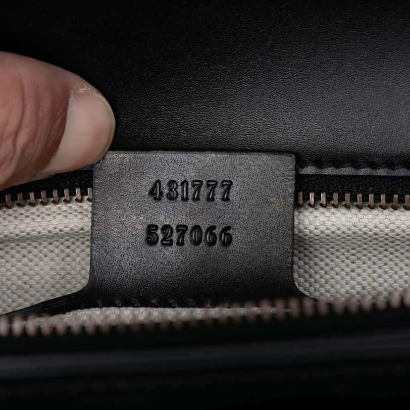 Gucci Medium GG Marmont Leather Malaga Kid Heart Patch Chain Flap Black Leather Very good condition - Box View
