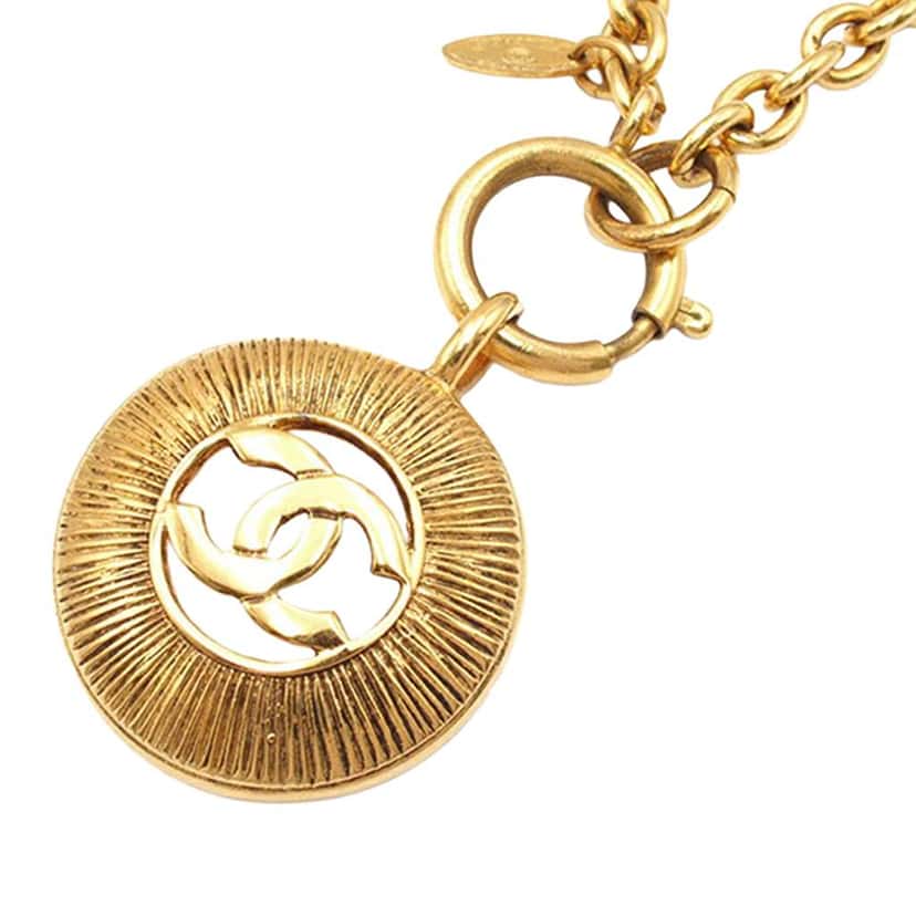 Chanel CC Gold Plated Round Pendant Necklace Gold Metal Very good condition - Back View