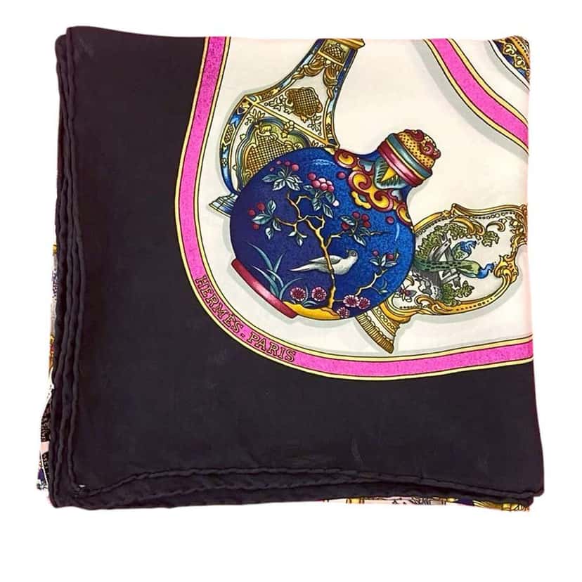 Hermès Qu Importe le Flacon Silk Scarf 90 White Silk Good condition - Front View