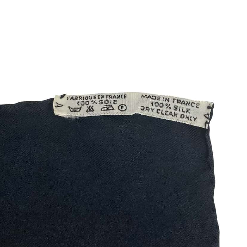 Hermès Qu Importe le Flacon Silk Scarf 90 White Silk Good condition - Box View