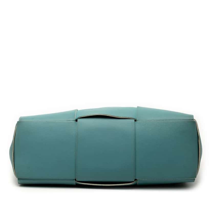 Bottega Veneta Medium Nappa Maxi Intrecciato Arco Tote Blue Leather Very good condition - Inside View