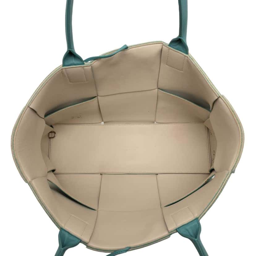 Bottega Veneta Medium Nappa Maxi Intrecciato Arco Tote Blue Leather Very good condition - Model View