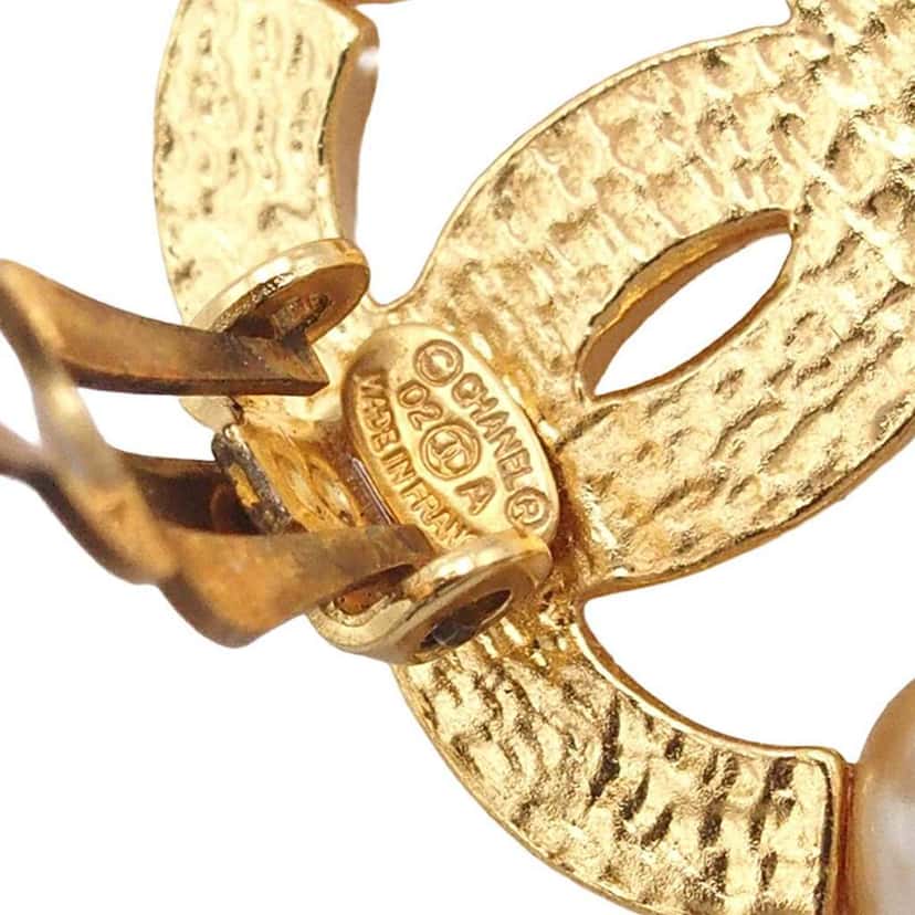 Chanel CC Gold Plated Faux Pearl Clip on Earrings Gold Metal Good condition - Inside View