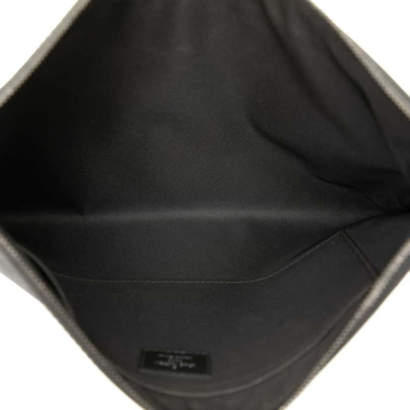 Louis Vuitton Monogram Eclipse Discovery Pochette GM Black Good condition - Model View