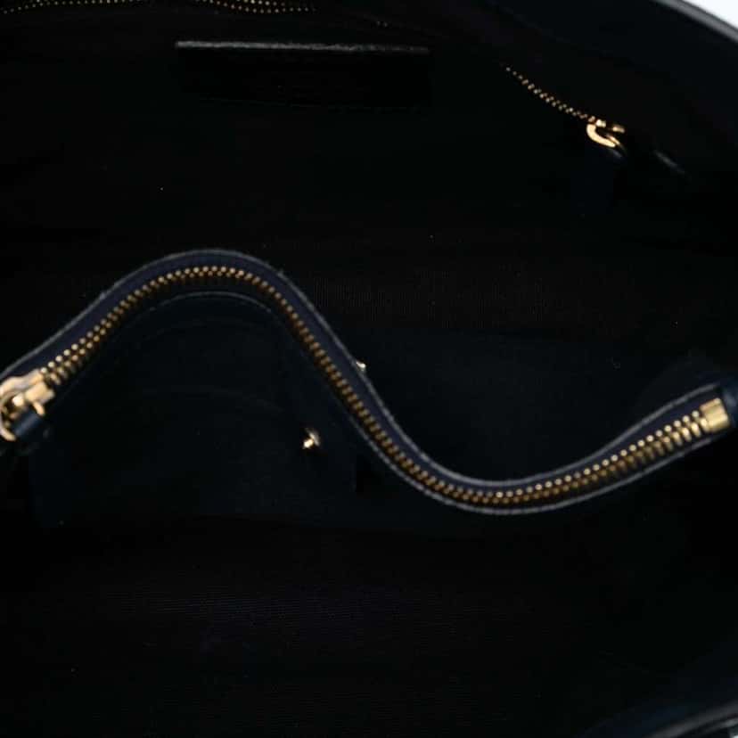 Burberry Medium Leather and House Check Banner Satchel Blue Leather Good condition - Model View