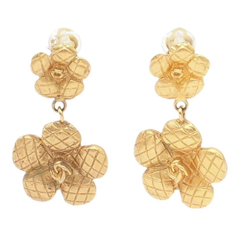 Chanel Gold Plated Quilted Camellia Drop Clip on Earrings Gold Metal Good condition - Inside View