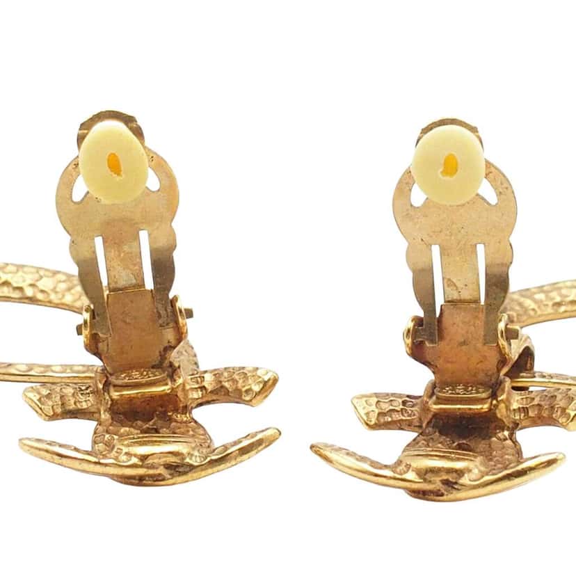 Chanel CC Gold Plated Teardrop Dangle Hoop Clip On Earrings Gold Metal Very good condition - Model View
