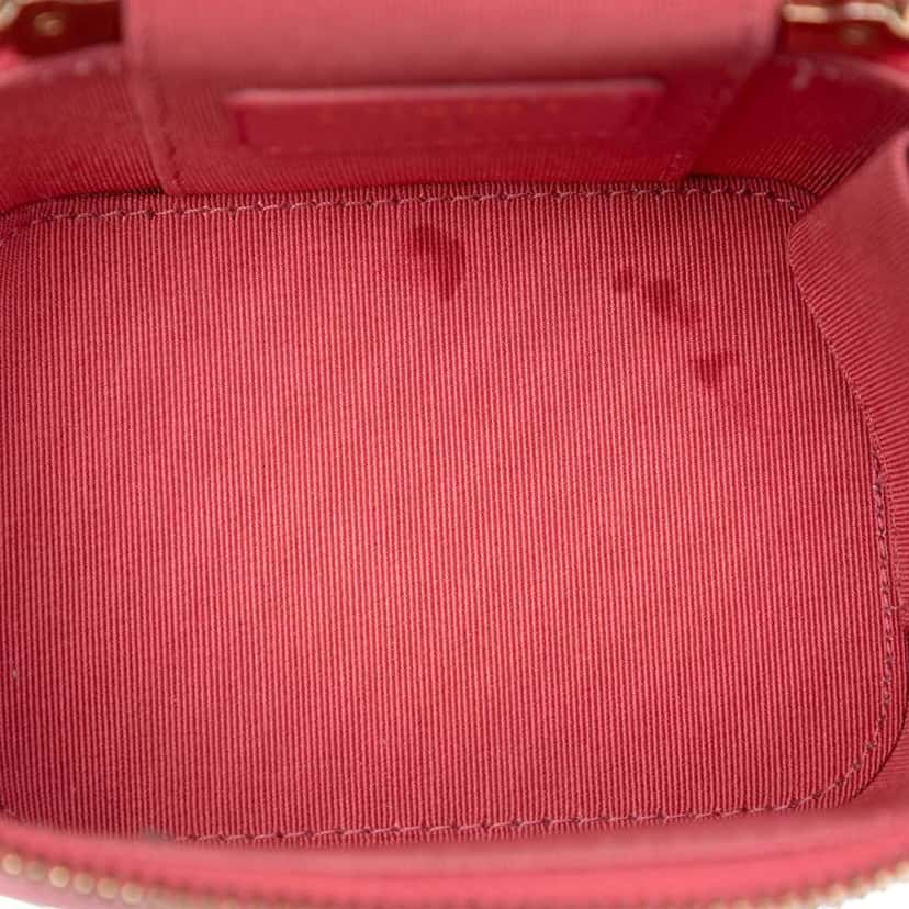 Chanel Mini Quilted Lambskin Top Handle Vanity Case With Chain Pink Leather Very good condition - Model View