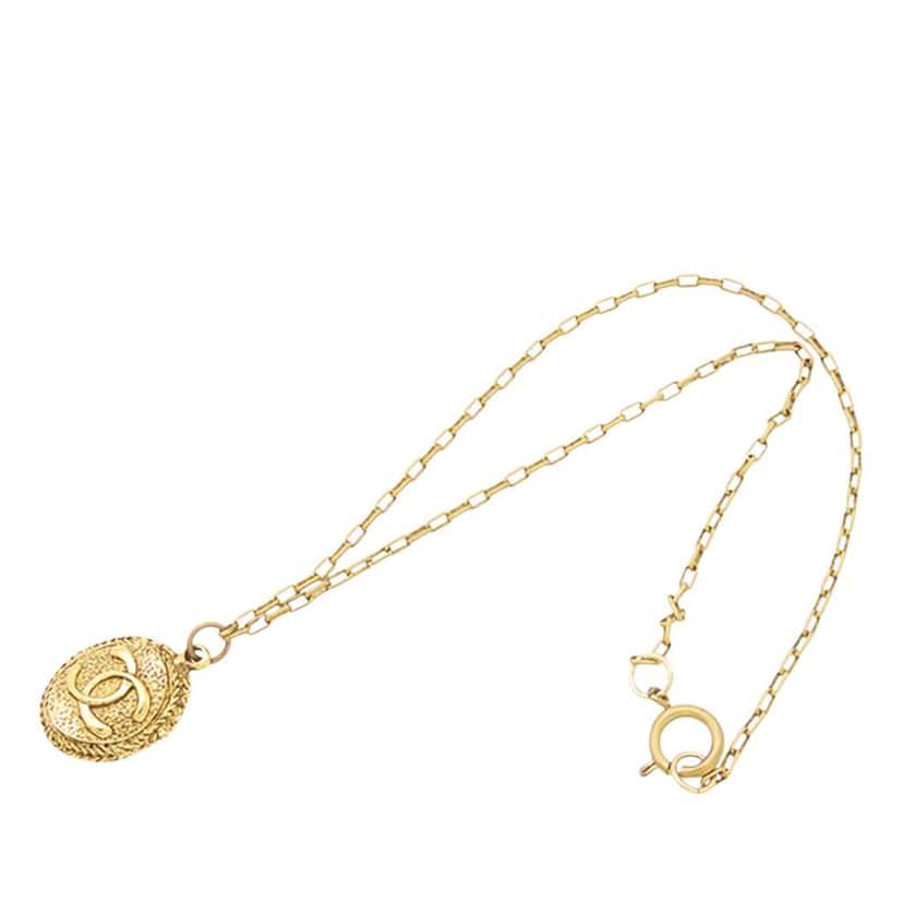 Chanel CC Gold Plated Oval Pendant Necklace Gold Metal Good condition - Front View