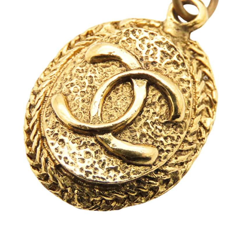 Chanel CC Gold Plated Oval Pendant Necklace Gold Metal Good condition - Back View