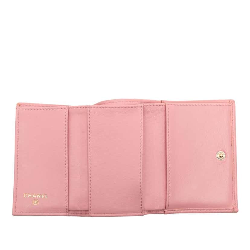 Chanel CC Quilted Lambskin Compact Flap Wallet Pink Leather Good condition - Model View