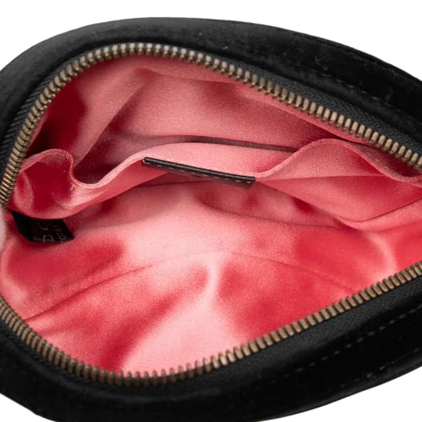 Gucci GG Marmont Matelasse Velvet Belt Bag Black Velvet Very good condition - Model View