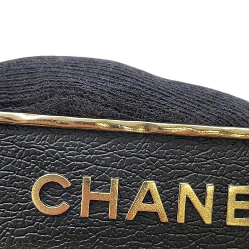 Chanel Gold Plated and Leather Logo Plate Brooch Gold Metal Good condition - Model View