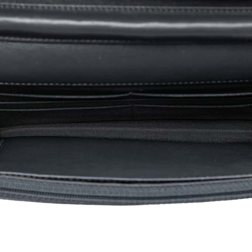 Chanel CC Quilted Metallic Patent Striped Wallet on Chain Green Leather Good condition - Model View