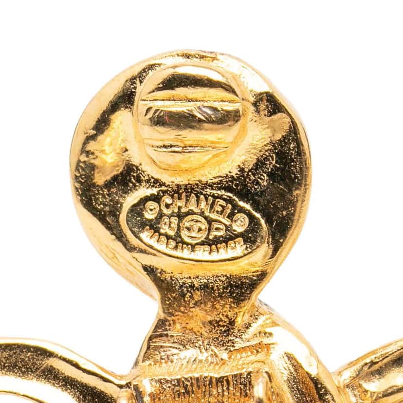 Chanel Gold Plated CC Round Drop Clip On Earrings Gold Metal Good condition - Model View