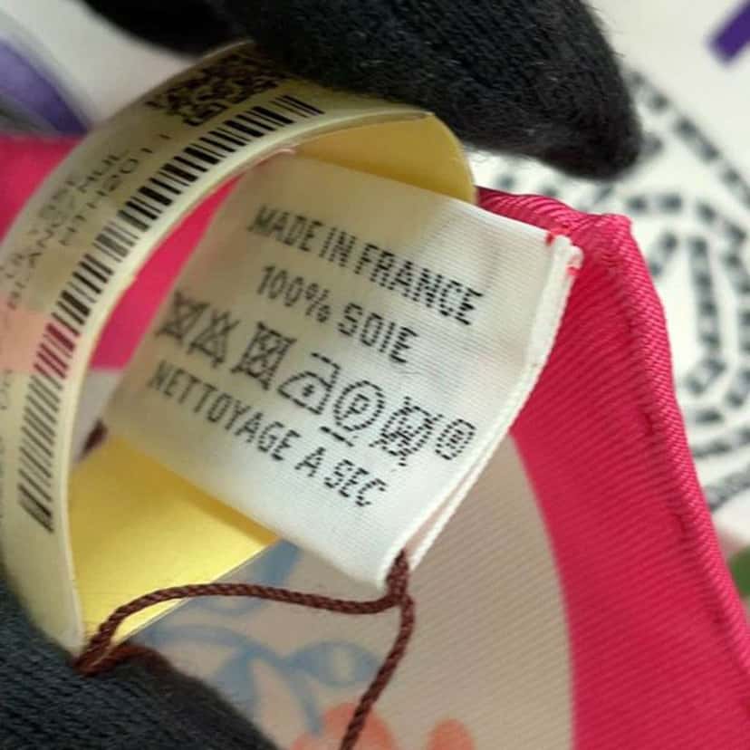 Hermès En Attendant Ulysse Gavroche Silk Scarf Pink Silk Very good condition - Inside View