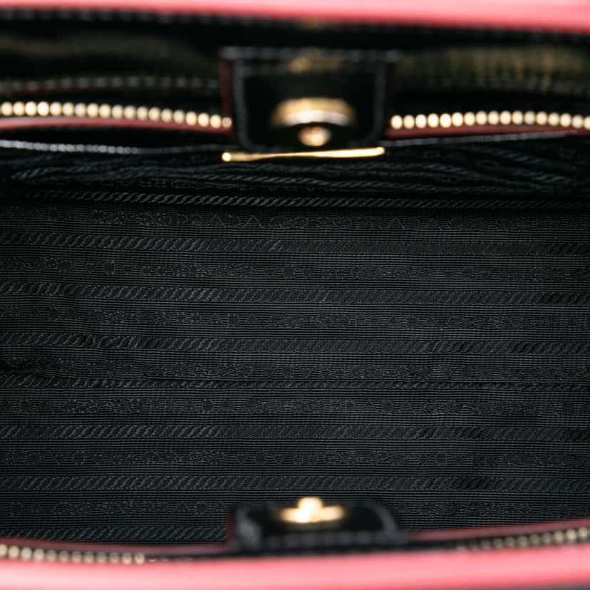 Prada Saffiano Vernice Satchel Black Leather Good condition - Model View