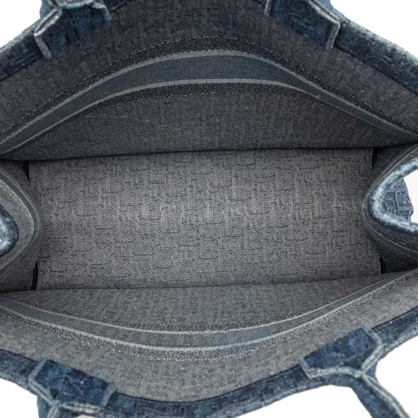Dior Large Oblique Denim Book Tote Blue Denim Very good condition - Model View