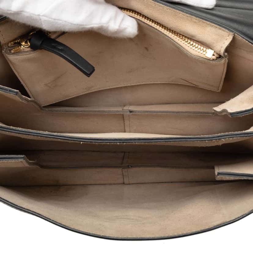 Chloé Medium Calfskin and Suede Faye Crossbody Black Leather Very good condition - Model View