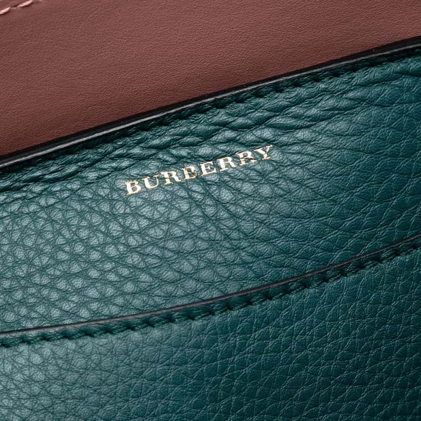 Burberry Medium Leather Belt Bag Green Leather Good condition - Box View