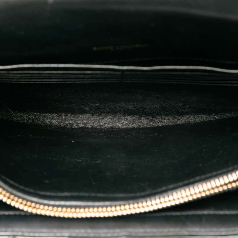 Saint Laurent Medium Patent Vicky Crossbody Black Leather Very good condition - Model View