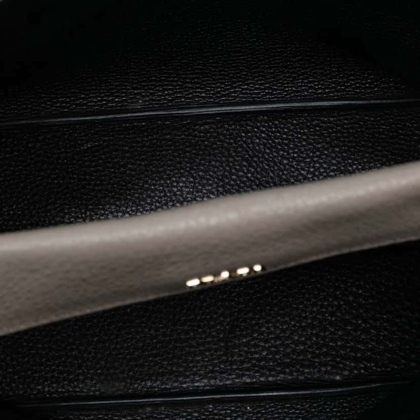 Prada Medium Vitello Daino Cuir Double Handle Satchel Grey Leather Good condition - Model View