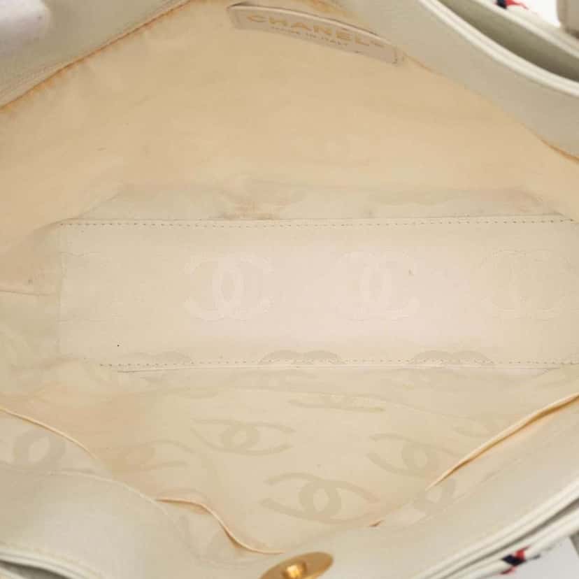 Chanel CC Wild Stitch Calfskin Handbag White Leather Good condition - Model View