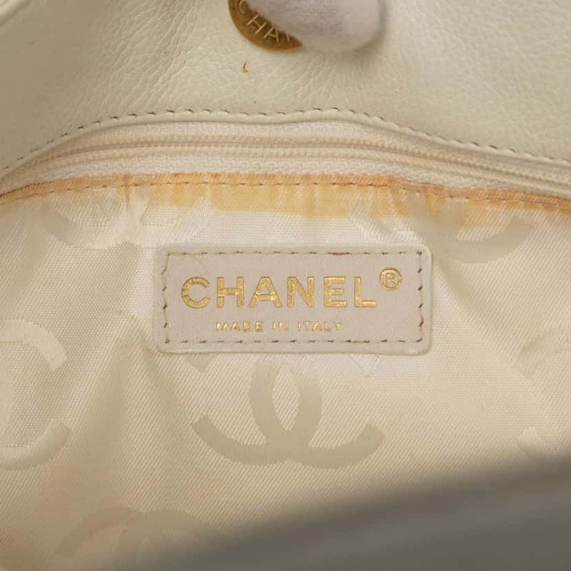 Chanel CC Wild Stitch Calfskin Handbag White Leather Good condition - Box View