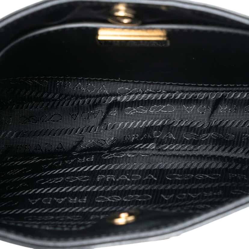 Prada Leather Chain Shoulder Bag Black Leather Good condition - Model View