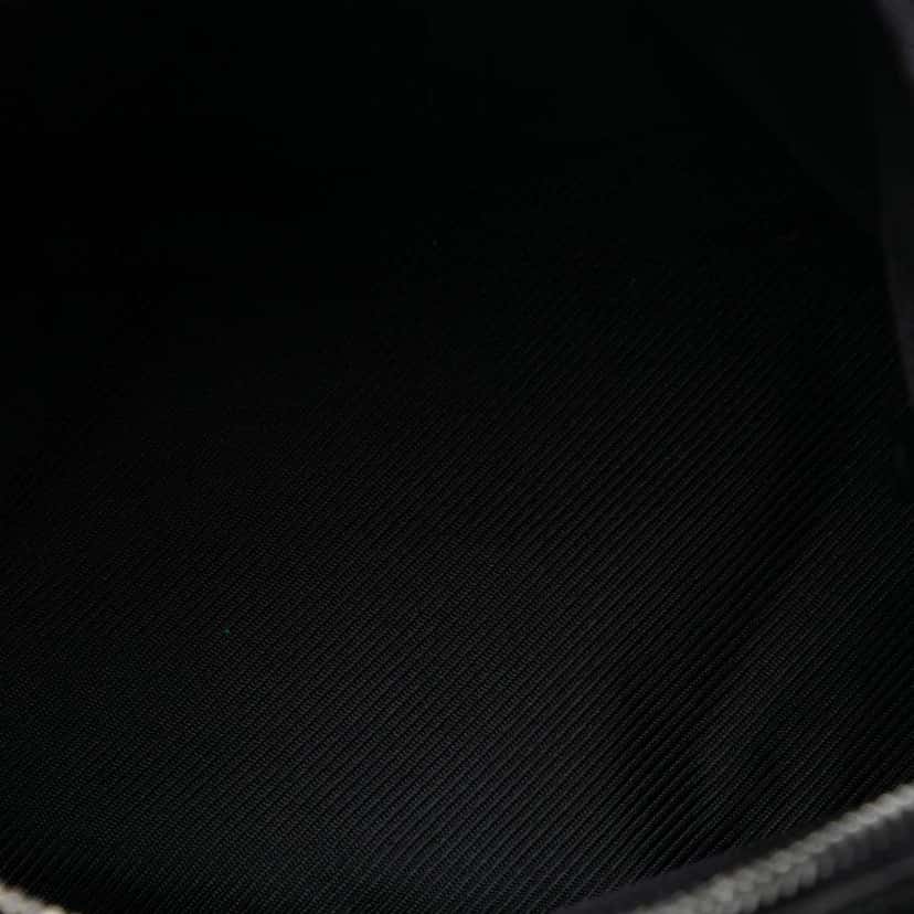 Gucci GG Canvas Shoulder Bag Black Canvas Good condition - Model View