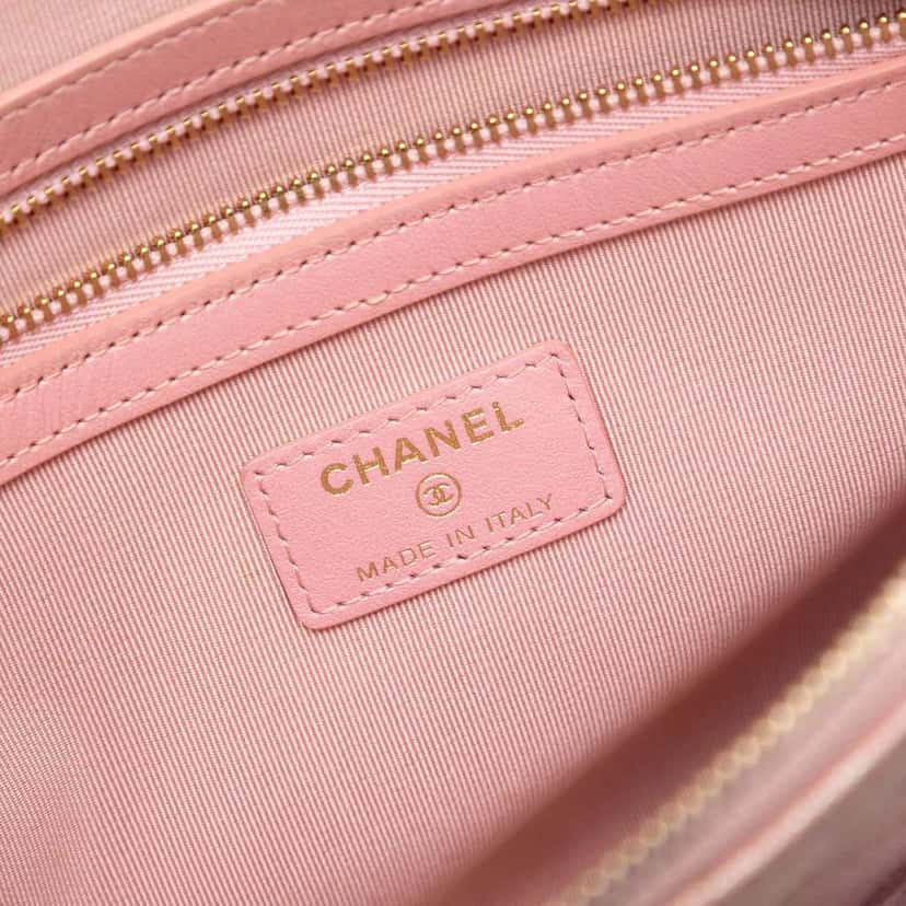 Chanel Large Quilted Iridescent Caviar Night by the C O Case Clutch Pink Leather Good condition - Box View