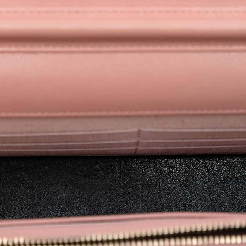 Chanel Quilted Caviar Golden Class Wallet On Chain Pink Leather Very good condition - Model View