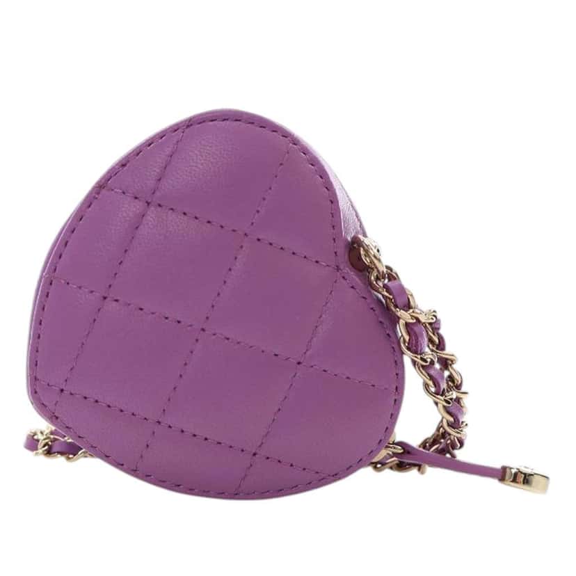 Chanel Lambskin CC in Love Heart Necklace Bag Purple Leather Good condition - Model View