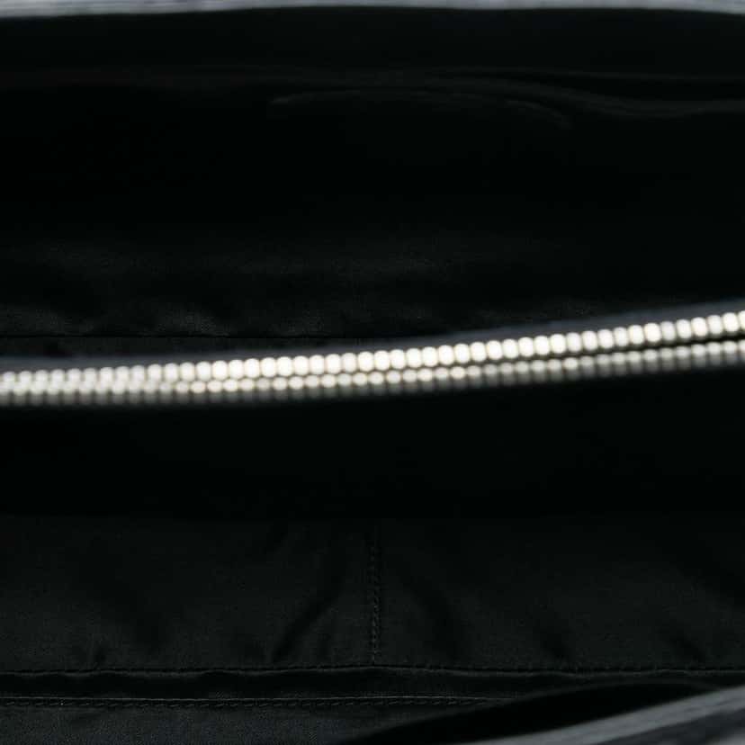 Chanel Caviar Grand Shopping Tote Black Leather Very good condition - Model View