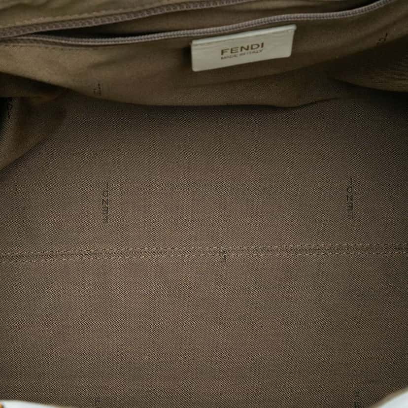 Fendi Leather FF Tote White Leather Very good condition - Model View