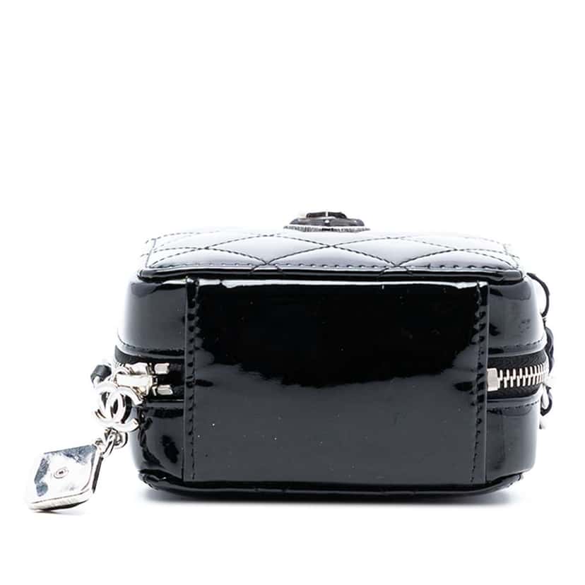 Chanel CC Quilted Patent Diamond Resin Clutch With Chain Black Leather Very good condition - Inside View