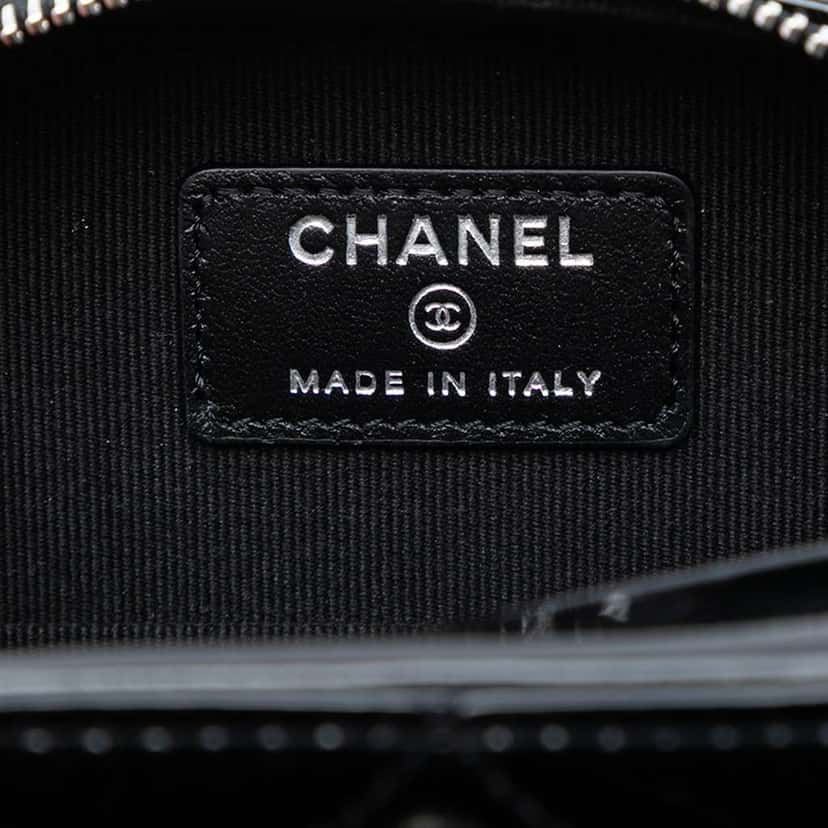 Chanel CC Quilted Patent Diamond Resin Clutch With Chain Black Leather Very good condition - Box View