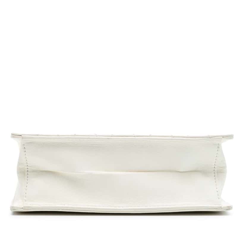 Chanel Quilted Lambskin Delivery Cutout Handle Bag White Leather Very good condition - Inside View