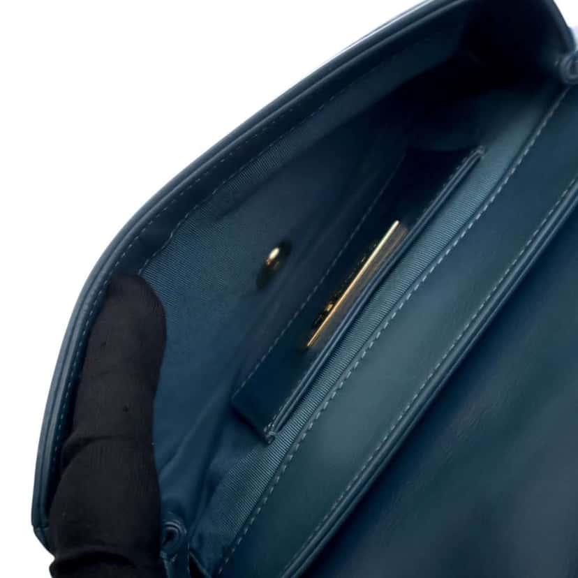 Chanel Mini Quilted Calfskin Underline Flap Blue Leather Good condition - Model View