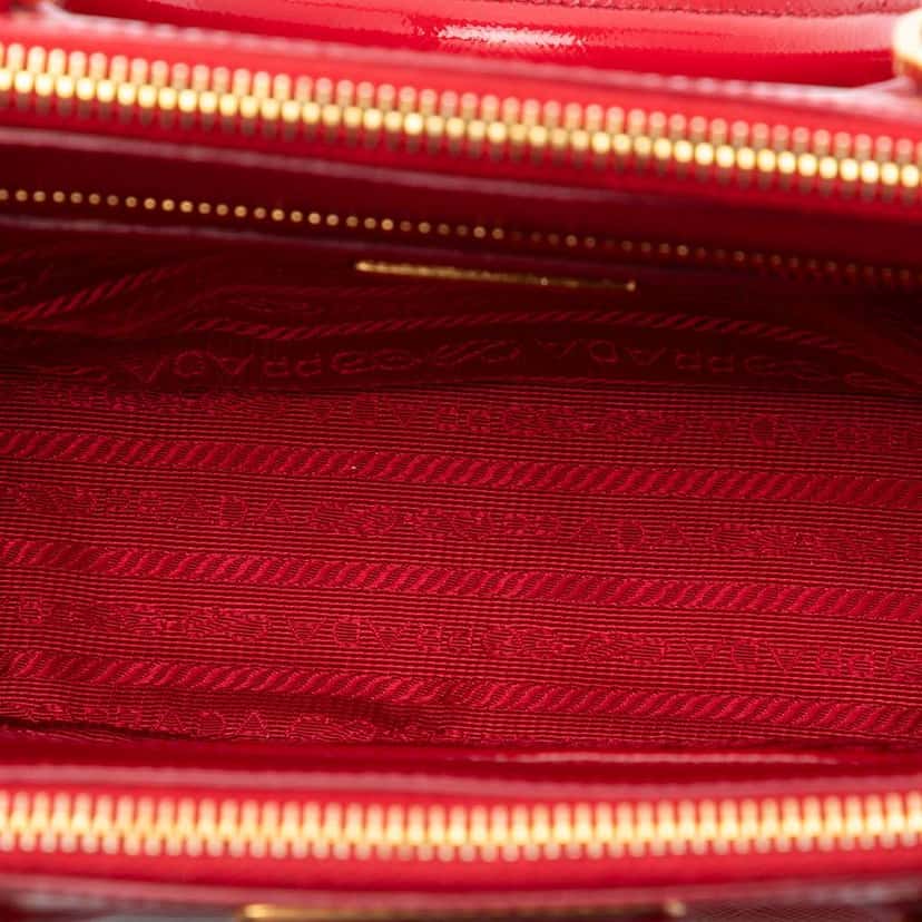 Prada Mini Saffiano Vernice Galleria Double Zip Satchel Red Leather Good condition - Model View