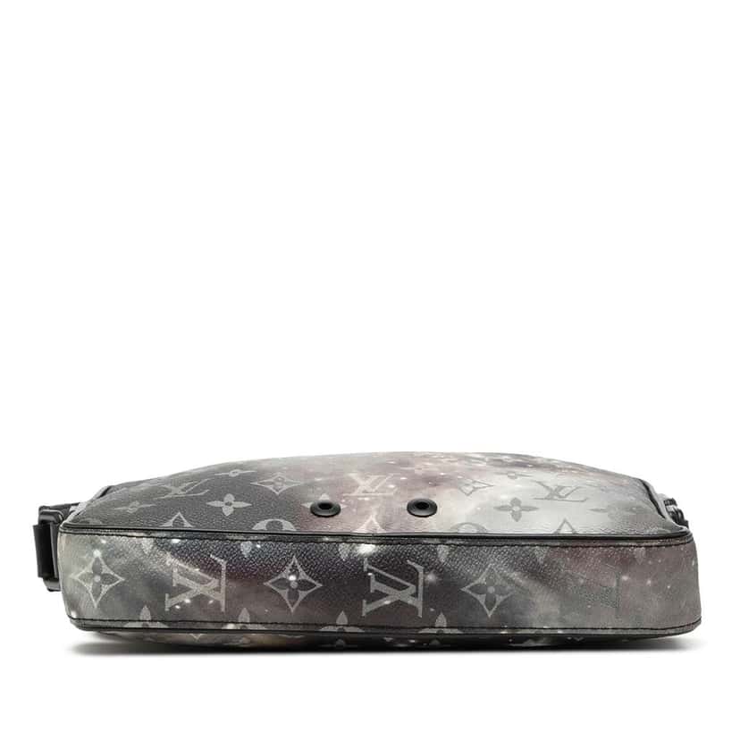 Louis Vuitton Monogram Galaxy Alpha Messenger Bag Black Very good condition - Inside View