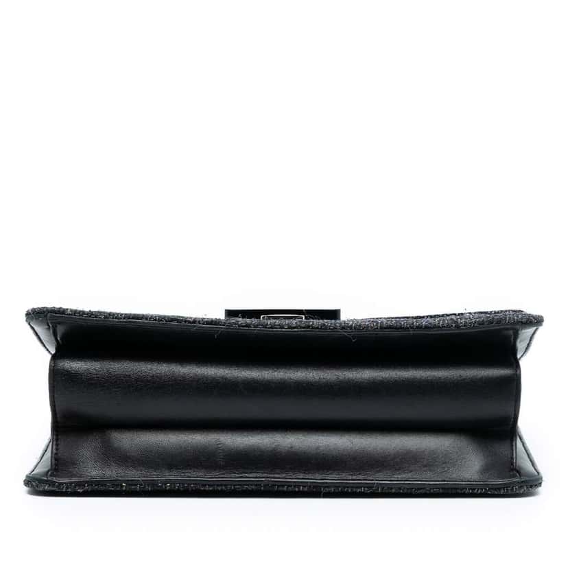 Chanel Large Quilted Tweed Beauty Lock Flap Black Tweed Very good condition - Inside View