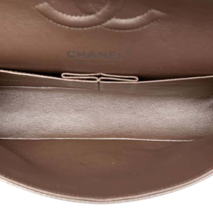 Chanel Medium Classic Metallic Lambskin Double Flap Gold Leather Good condition - Model View