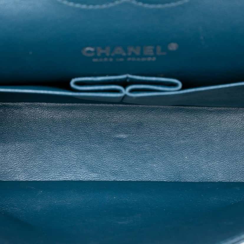 Chanel Medium Classic Caviar Double Flap Blue Leather Good condition - Model View