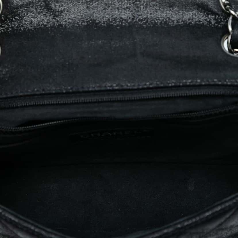 Chanel Iridescent Caviar Crystal CC Wallet On Chain Black Leather Very good condition - Model View
