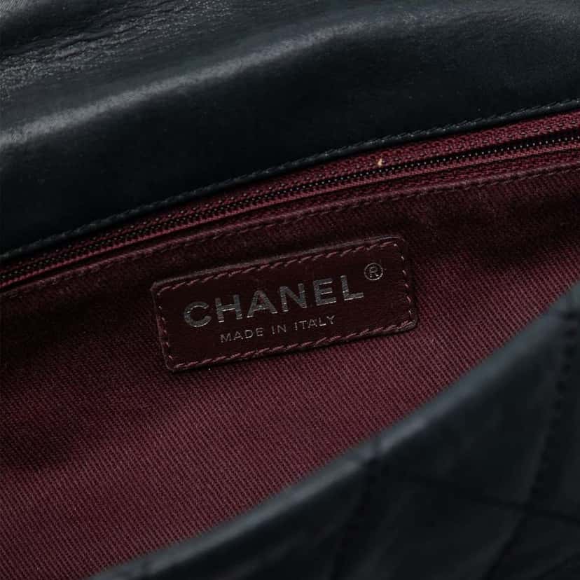 Chanel Medium Iridescent Calfskin In The Mix Flap Black Leather Good condition - Box View