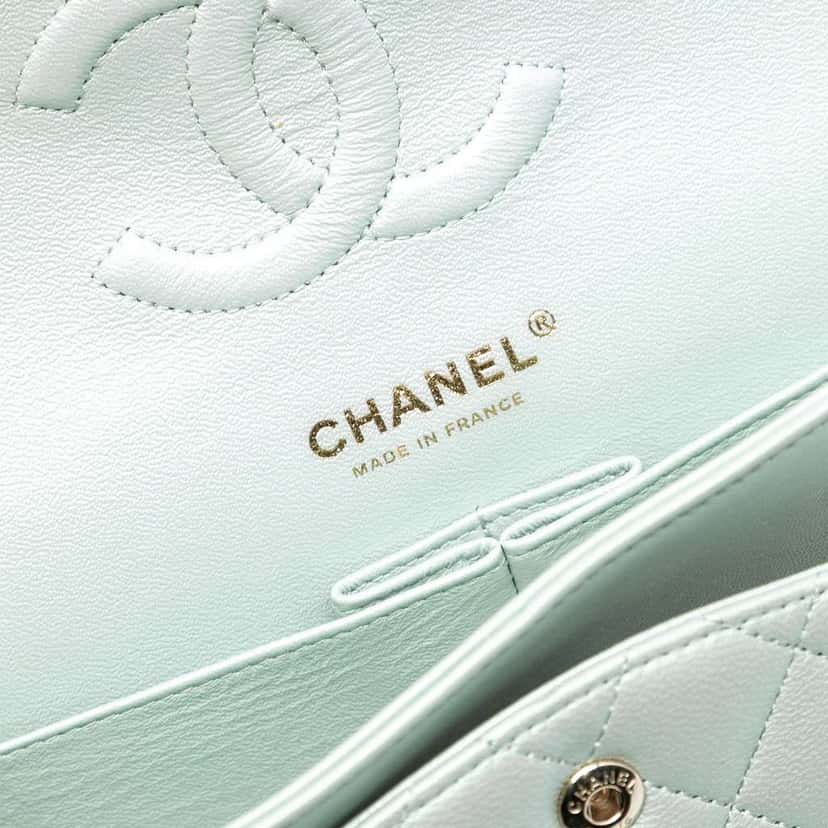 Chanel Medium Classic Iridescent Lambskin Double Flap Green Leather Good condition - Box View