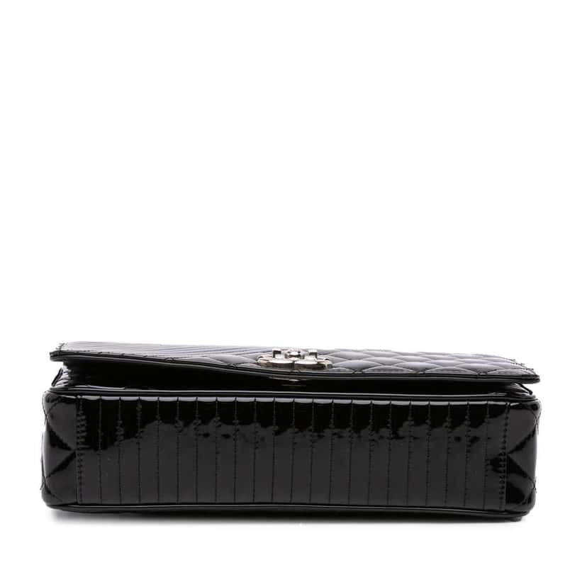 Chanel Medium Patent Coco Boy Flap Black Leather Good condition - Inside View