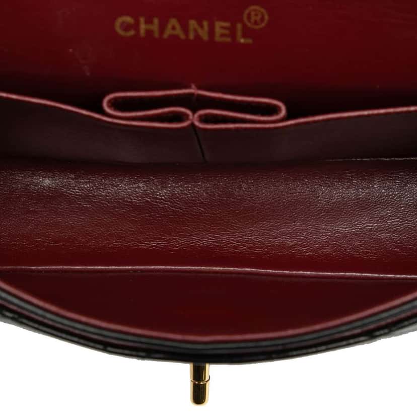Chanel Small Classic Lambskin Double Flap Black Leather Good condition - Model View